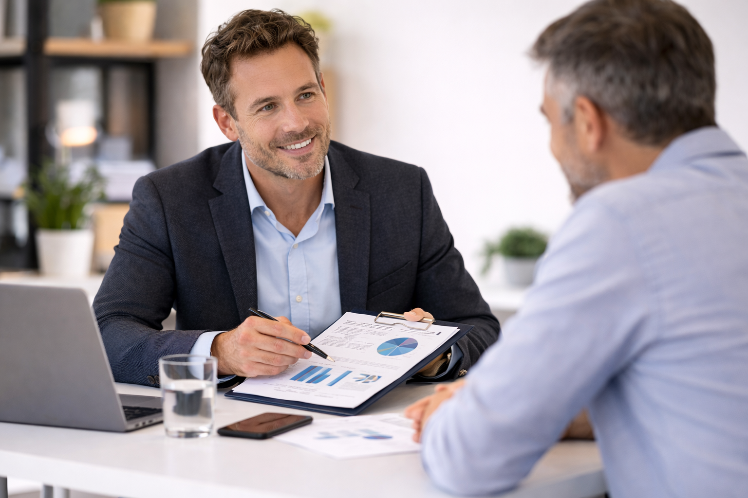 réunion professionnelle au bureau moderne