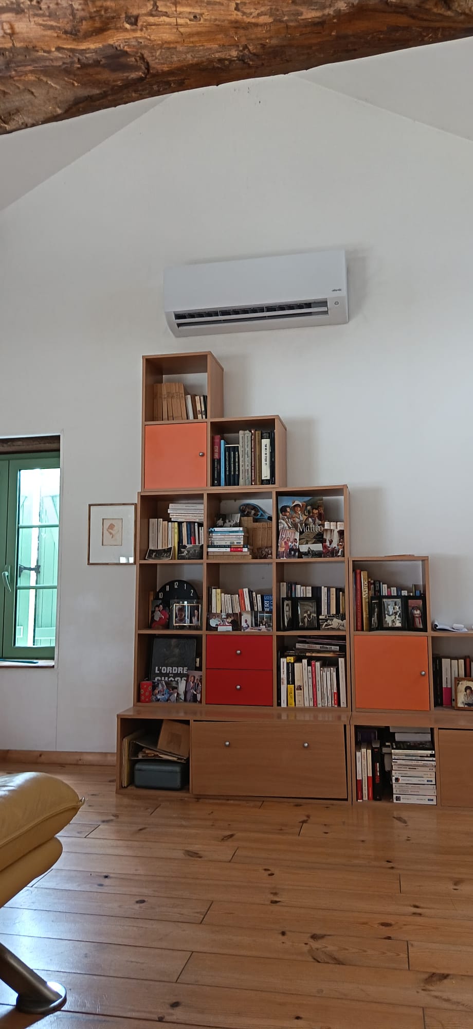 Climatisation d’une pièce de vie en duplex à Varennes-sur-Morge (Riom) : une solution réversible en maison ancienne